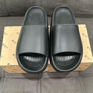 Mix No. 6 Black Slides - Men size Medium